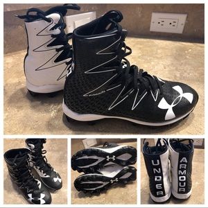 Size 3.5Y Under Armour football cleats